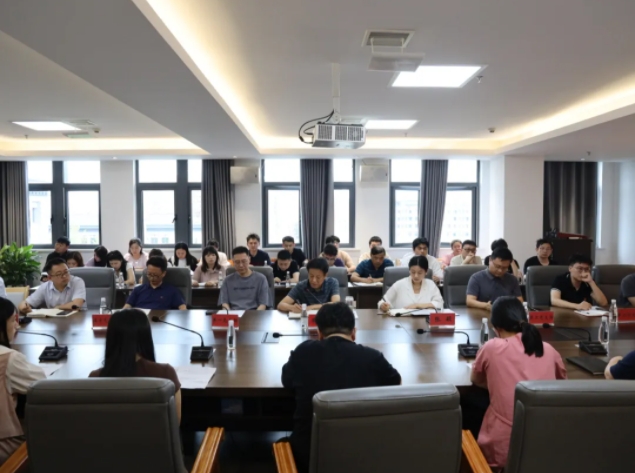 市城投集團(tuán)召開深入貫徹中央八項(xiàng)規(guī)定精神學(xué)習(xí)教育征求意見建議座談會